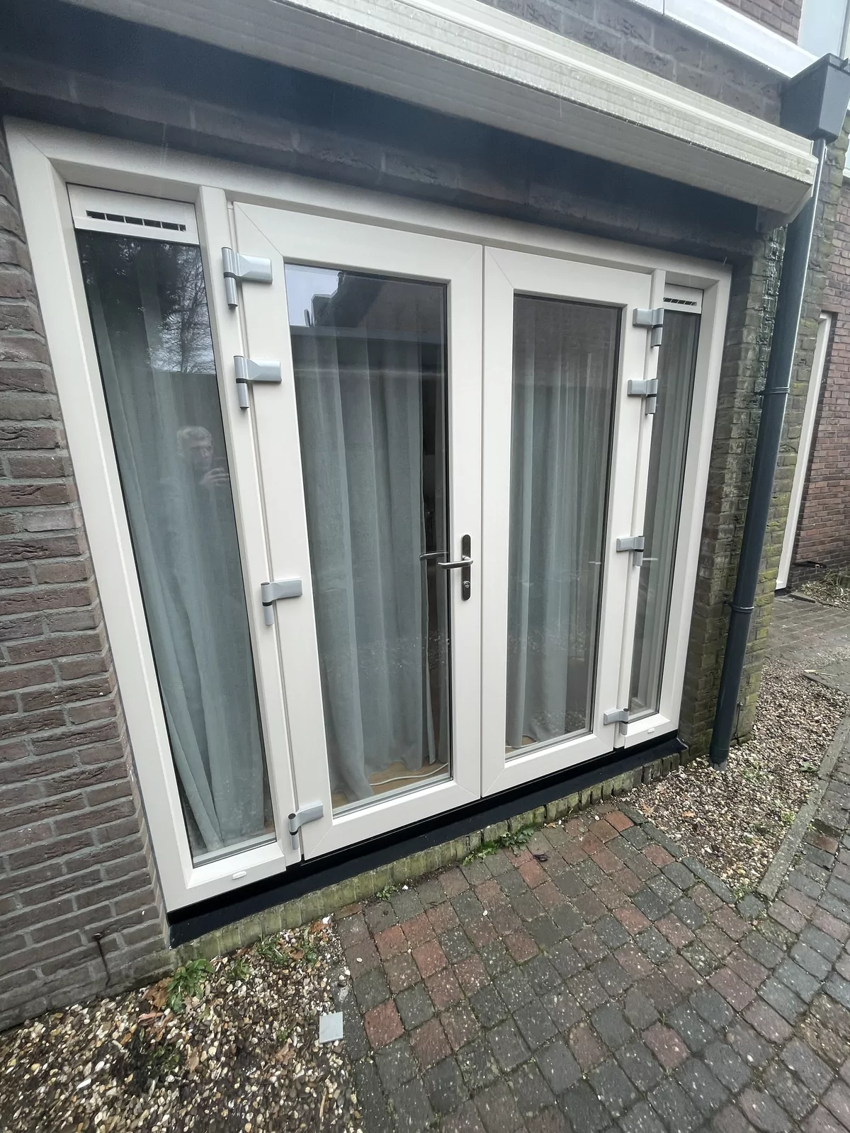 Ausma monteur aan het werk